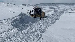 I 80 Wyoming monstrous snowdrifts create hazardous conditions on interstates
