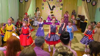 Танец "мама Мария" с мамами и папами.Стиляги-шоу. Выпускной 2019.