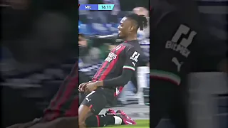 Rafael Leão 😁 vs Napoli #shorts #football #milan