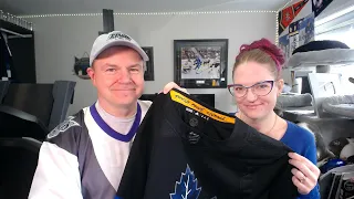 Unboxing the Reversible Leafs Jersey