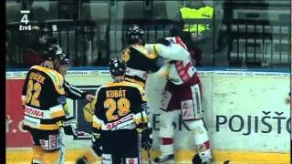 Hockeyfighters.cz  Roman Vopat vs Jiri Vasicek.wmv