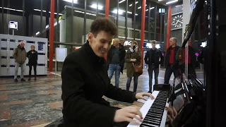 Thomas Krüger – Great Piano Medley Of Movie & TV Themes At Train Station