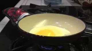 How To Fry Eggs using an Enameled Skillet (Le Creuset) - Cast Iron Cooking