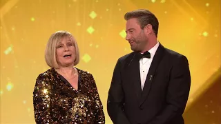 Laudatio von Mary Roos und Sasha | "Beste Show" GOLDENE KAMERA 2018