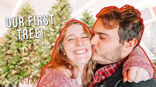 WE GOT OUR FIRST CHRISTMAS TREE!!!! 🎄 Our First Christmas Living Together! | vlogmas day 4