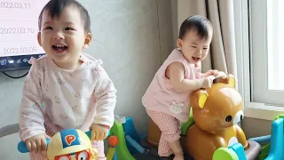 [HATAE TV] [Eng sub] 콩나물 먹방 14개월 쌍둥이 브이로그 뽀로로 스프링카 돌잡이수학 K baby twin girls korean parenting