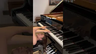 MAIN PIANO SAMBIL KEBALIK?!