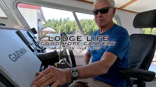 CUSTOM BUILT IRONWOOD / EAGLECRAFT BOAT TOUR | GUEST ROOMS | LODGE LIFE