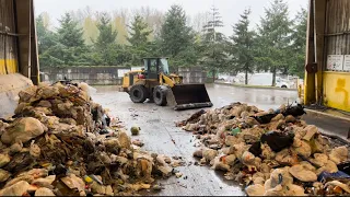 Dueling compactors overload the trailer! [Watch a pro dig it out!] #garbagetruck #garbage #dump