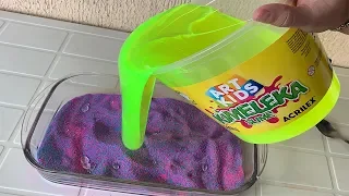 JOGUEI UM BALDE DE 2,5 KG DE SLIME DENTRO DE 1 KG DE AREIA QUE NUNCA MOLHA! OLHA COMO FICOU!!