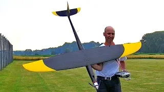 EXTREM STUNNING !!! RC SPEED APP. 500KMH 308MPH BIG MONSTER FROM HJK SPEEDWINGS FLIGHT DEMONSTRATION