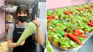 Making 500 Mini Cupcakes into 25 Christmas Wreath Cakes in 3 Hours | Vlogmas 2021 Day 23
