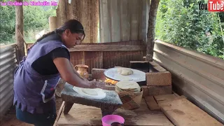 En mi casita del campo echo unas ricas tortillas calientitas y las disfrutamos en familia 😀😀😋😋