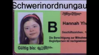 Hannahs Erfolg: Kind mit Down-Syndrom erfindet "Schwer-in-Ordnung-Ausweis"