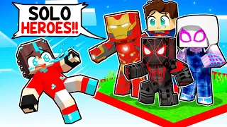 ¡ATRAPADO en UN CHUNK siendo SUPER-HÉROES en Minecraft!😨💥 - Misaki Gamer