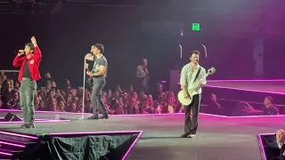 Jonas Brothers Concert - Lovebug (Live in Sydney 2024)