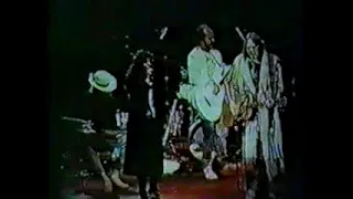 Neil Young w/Nicolette Larson - Comes A Time