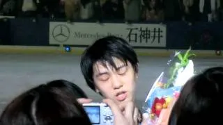 Prince Ice World. July 2012. Yuzuru Hanyu with fans (video 2).