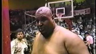 WWC: Giant Baba vs. Abdullah The Butcher (1986)