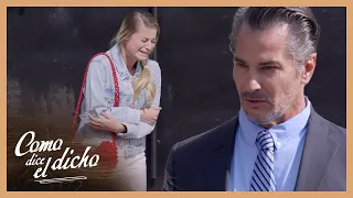 Roberto se entera que Catalina es su hija y la desprecia | Como dice el dicho 3/5 | A fuerza...