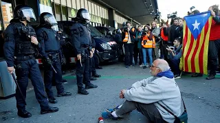 Nächste Stufe des Protests: Separatisten blockieren Bahnhof in Barcelona