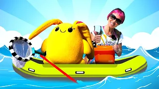 Mommy for Lucky! Kids play with toys & feeding fish at the sea. Family fun video for kids.