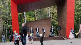 Russia - Street Performers Singing a Song