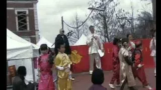 Défilé du nouvel an chinois 2011 à  Noisy le Grand .Poupées chinoises.