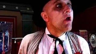 Das Phantom der Operette - Mario Ecard als Butler