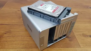 Terramaster F4-421 NAS Server Unboxing and Setup