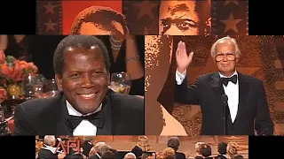 Richard WIDMARK rend hommage à son ami Sidney POITIER avec cette anecdote amusante(VOSTF).