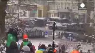 Exclusive footage: Anti-govt stand-off in Kiev as street battle rages