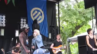 Sky Ferreira - Everything Is Embarrassing (w/ Dev Hynes) - 2013 Pitchfork Music Festival