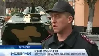 В Луганске митингующие взяли в осаду часть внутренни...