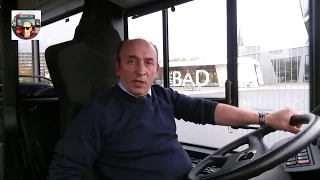 Busfahrer  verarscht ein Fahrgast