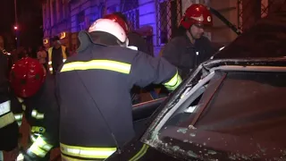 Львів: рятувальники вивільнили водія із понівеченого у ДТП автомобіля