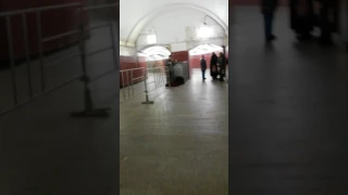 American Guy in Moscow - Violinist in the Metro !!