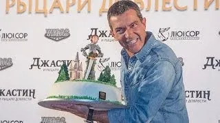 Justin and The Knights of Valour Press Conference: Antonio Banderas