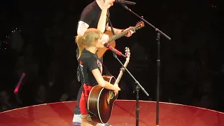 Taylor Swift Red Tour- Everything Has Changed Feat Ed Sheeran