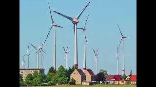 Vorher - nachher Präsentation von durch Windkraftanlagen zerstörten Landschaften