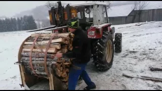 Holz bündeln mit Hubgerüst