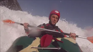 Cojo una ola en ondarreta, me acerco al muro para esquivar a los surfistas y...