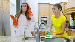 Nastya and Stacy show good and bad behavior for kids and learn to help each other