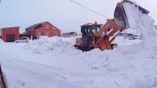 Строю себе дом #2. Убираем снег с участка.