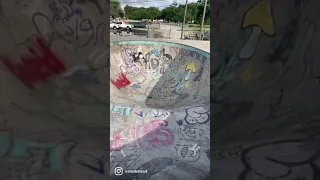 5 year old skateboarder drops in huge bowl