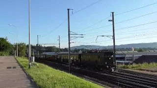 Historic Extrazug an die Bahnplattform Erstfeld mit Ae 3/5 und Ae 4/7