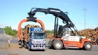 Svetruck TMF 28-21 unloading Volvo FH12 6x2 Timber Truck