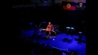 Xavier Rudd - MESSAGES / GUKU (Live at Paradiso, Amsterdam, 24-11-2010)