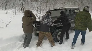 Как едет стоковый UAZ Hunter