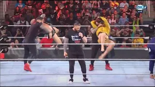 RK-Bro atacan a The Usos atras de Roman Reigns - WWE Raw Español Latino: 02/05/2022